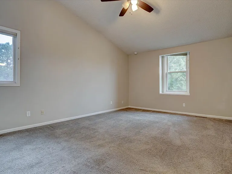 10701 Hobbit Ln — Photo 28