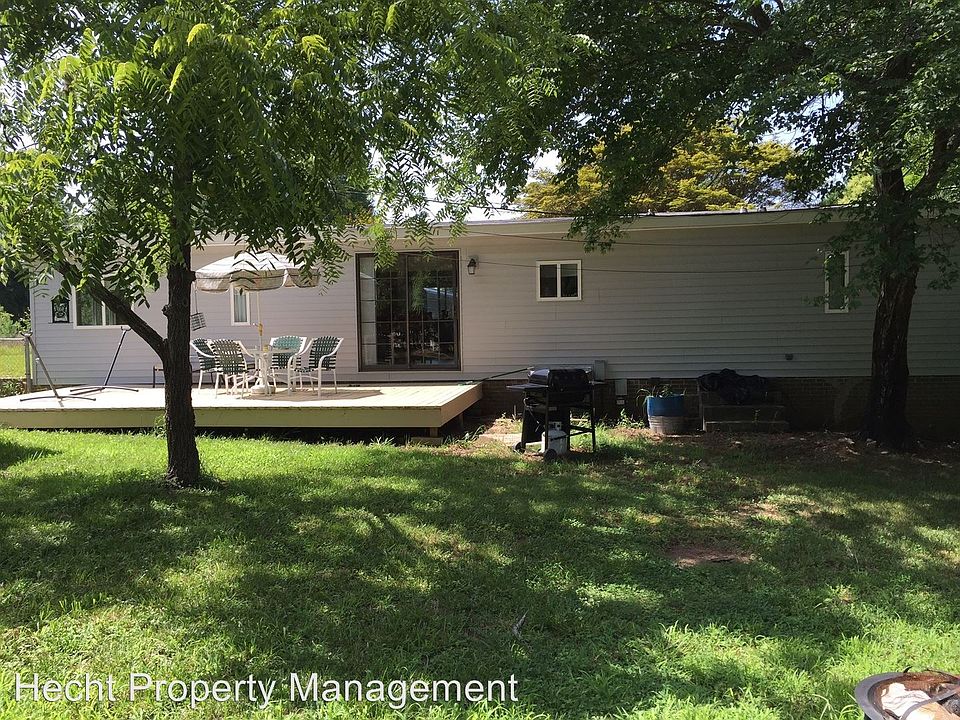 1st image of 128 Cove View Dr