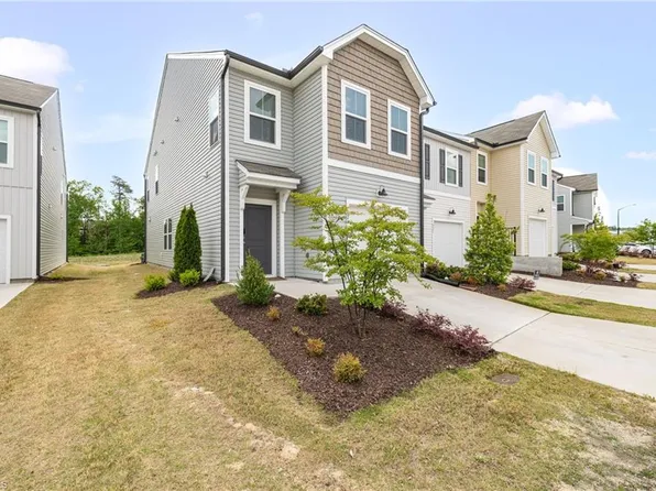 821 Falls Grove Trl, High Point, NC 27265