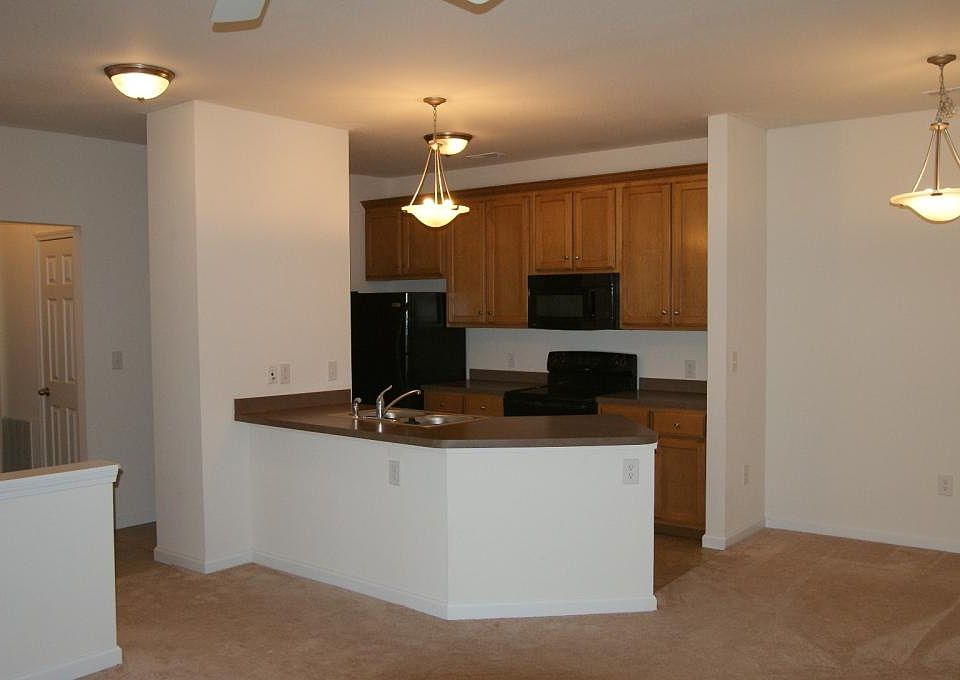 2nd image of 8011 Valle Creek Pkwy Unit 200