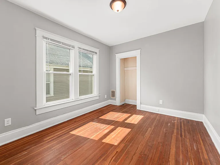 411 13th Ave — Photo 24