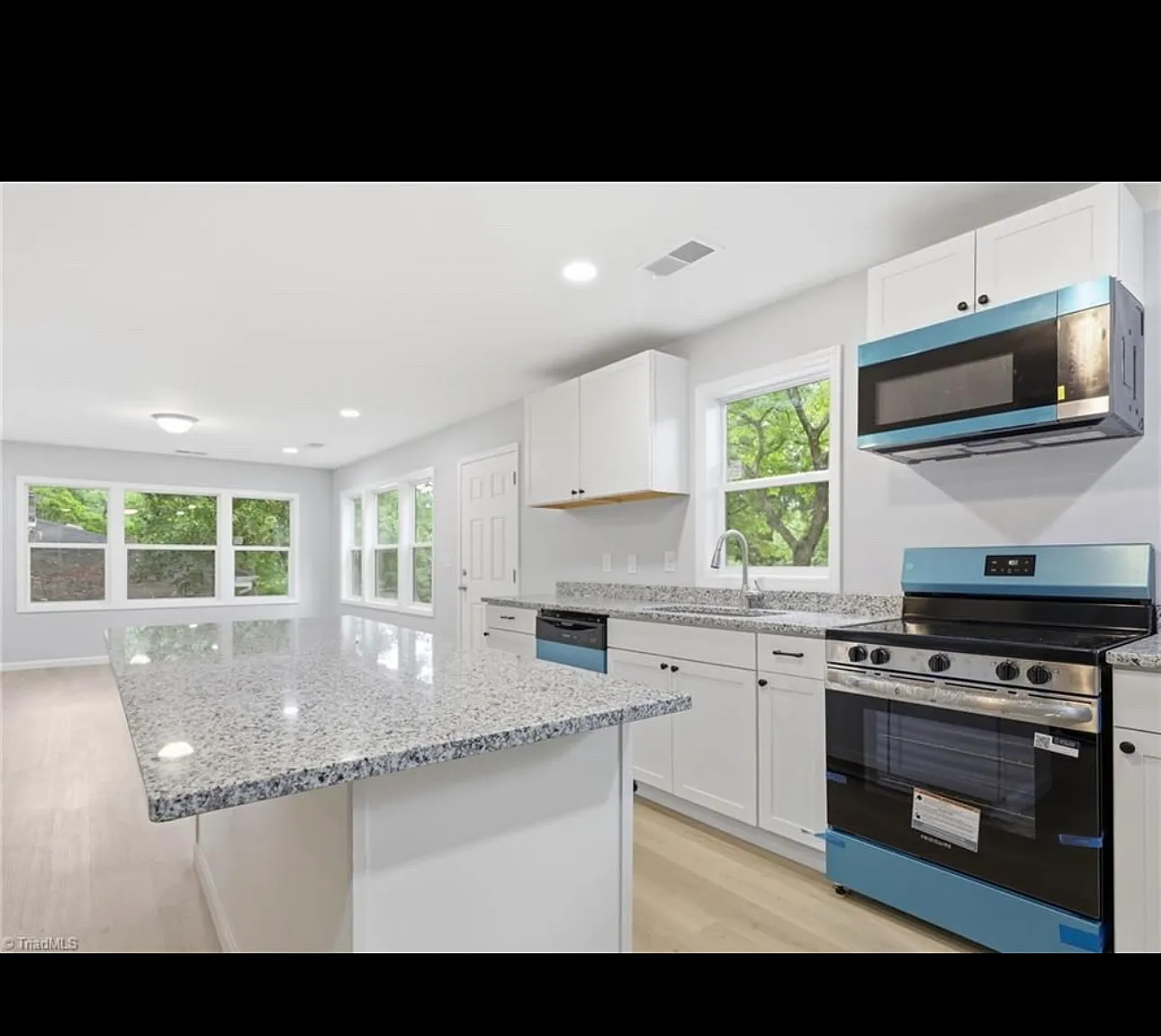 4 bed, 1680 sqft, $2,050 — Photo 2