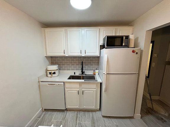 5th image of 2300 SE 2nd St APT 11