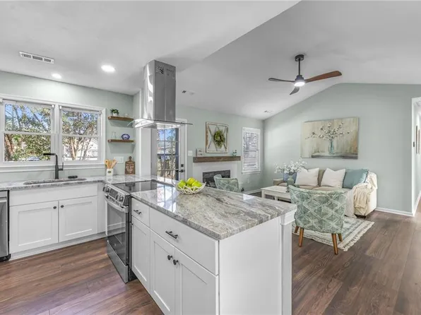 2305 Broadnax Dr, Chesapeake, VA 23323