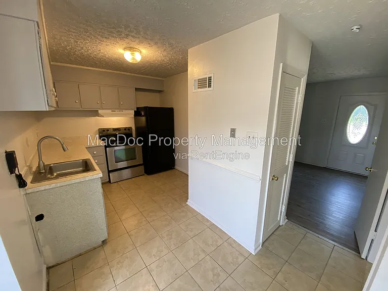 200 Brighton Sq — Photo 9