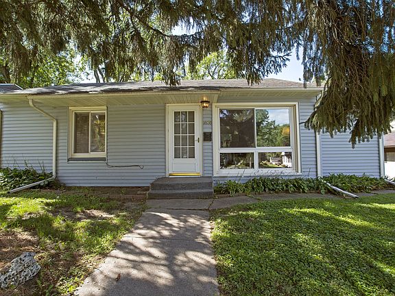 2nd image of 1636 36th Ave NE