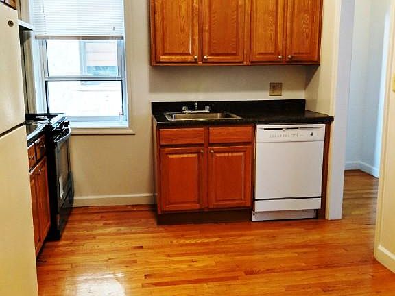 2nd image of 3022 35th St #4D