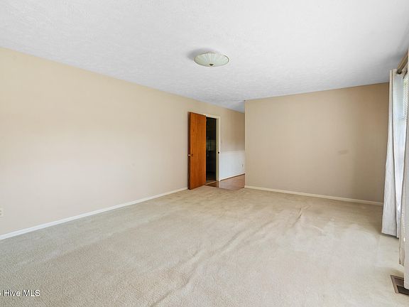 5th image of 638 Richmond Road