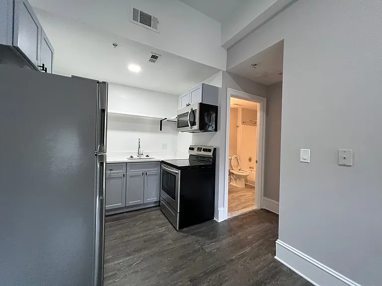 306 W Franklin — Photo 40