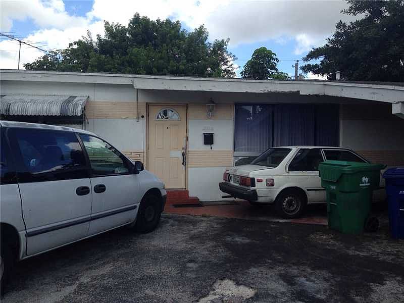 1st image of 2518 Everglades Dr