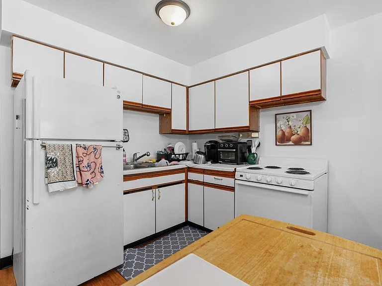 110 N Commercial Street — Photo 5