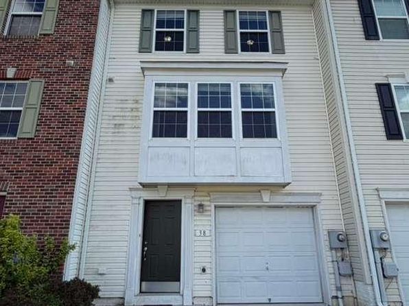 38 Lombard Ln