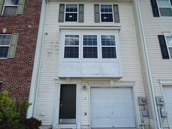 38 Lombard Ln, Bunker Hill, WV 25413