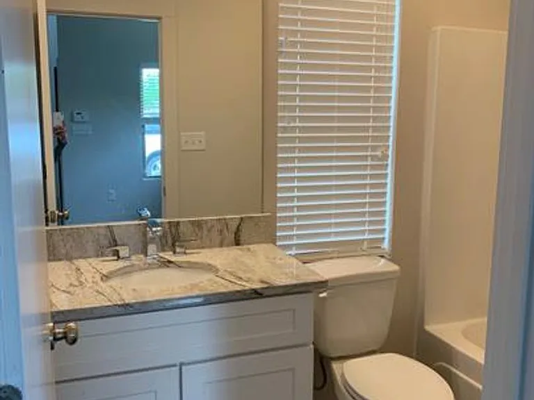 306 S Oak St — Photo 10