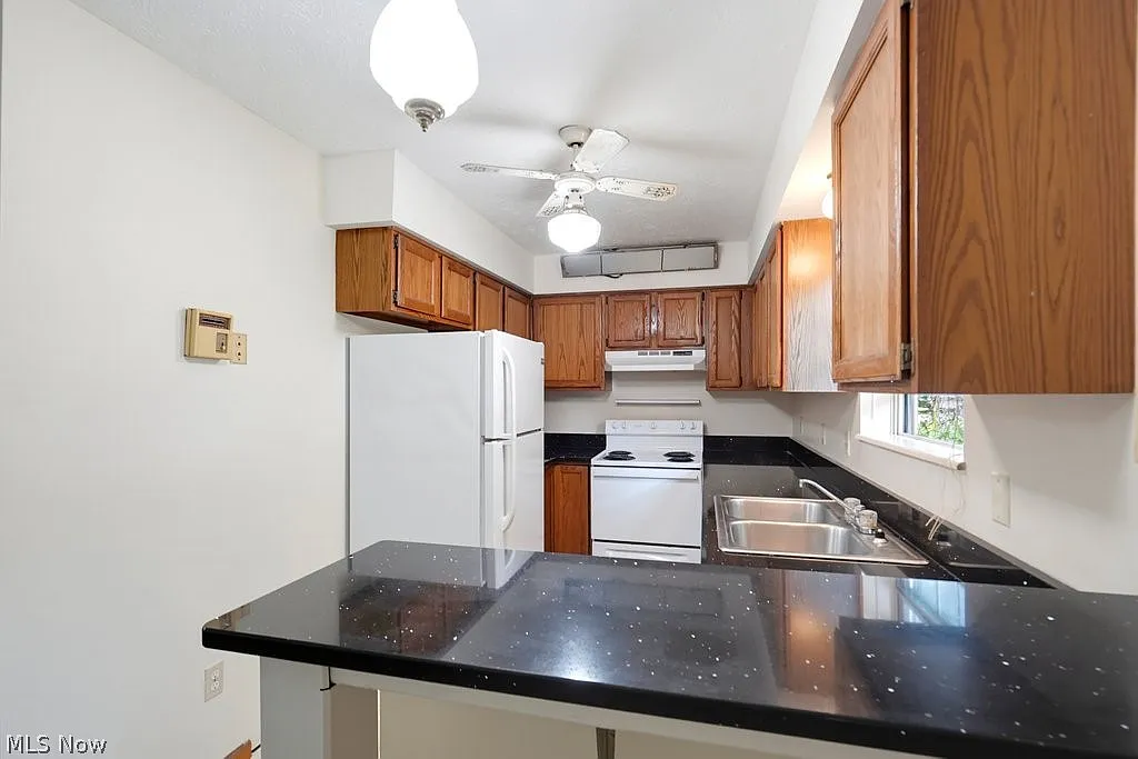 3 bed, 1.0 bath, 1072 sqft, $1,450 — Photo 4