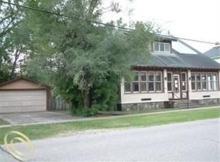 122 E Shadbolt St, Lake Orion, MI