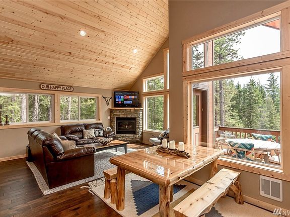 All furnishings included in this well kept Evergreen Valley Cabin!
