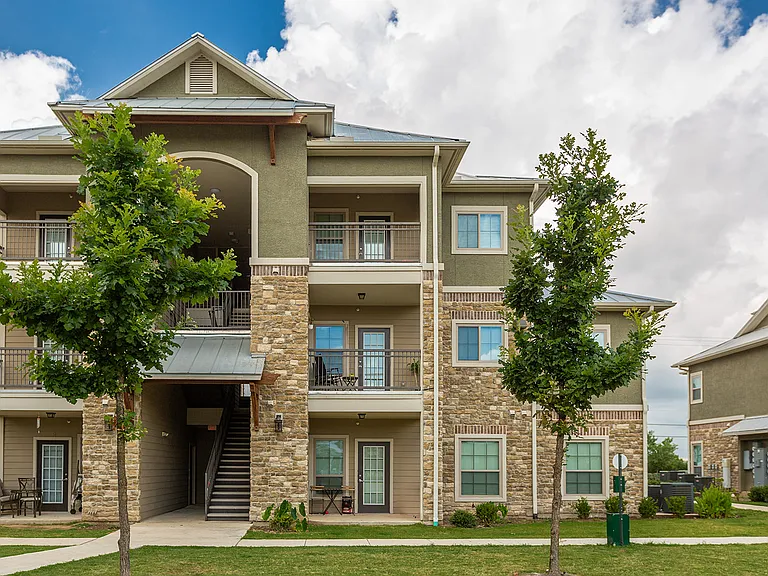 Freedom Hills Ranch Apartments — Photo 123
