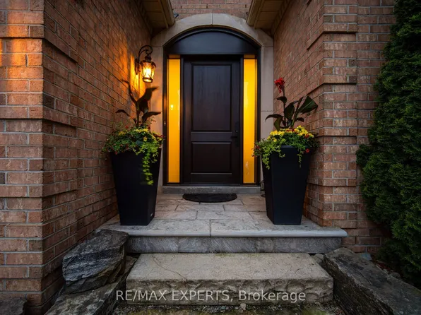 904 Damascus Ct, Newmarket, ON L3X 1L1
