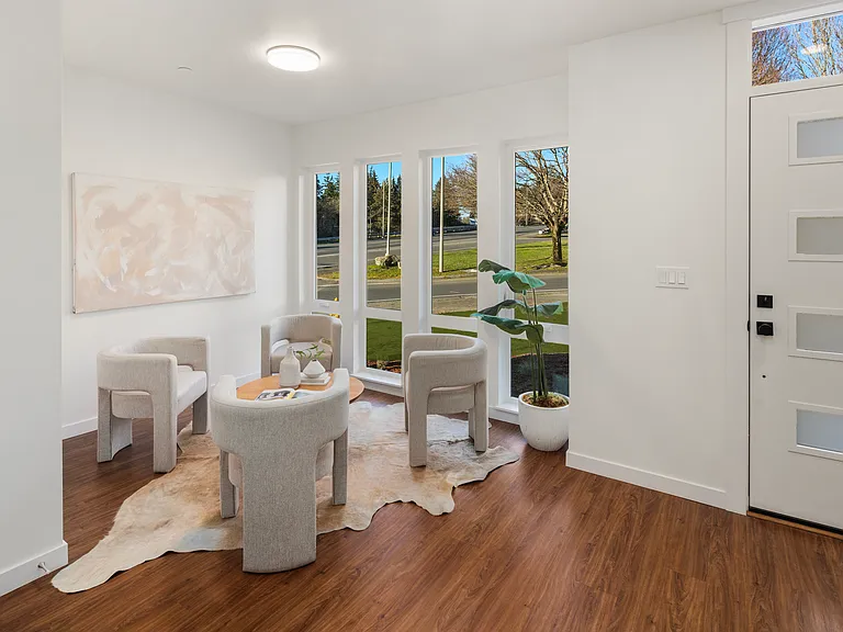 2745 Clare Ave — Photo 8