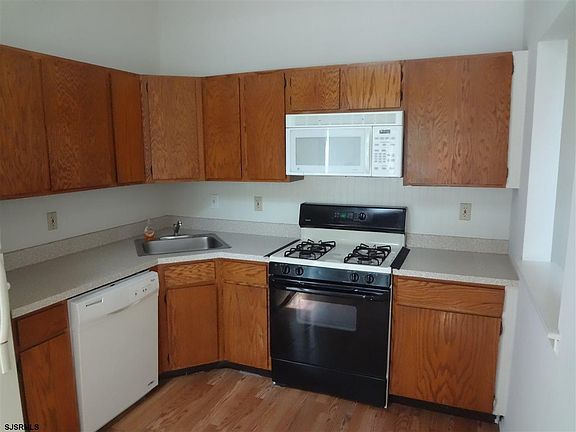 2nd image of 132 Iroquois Dr #24