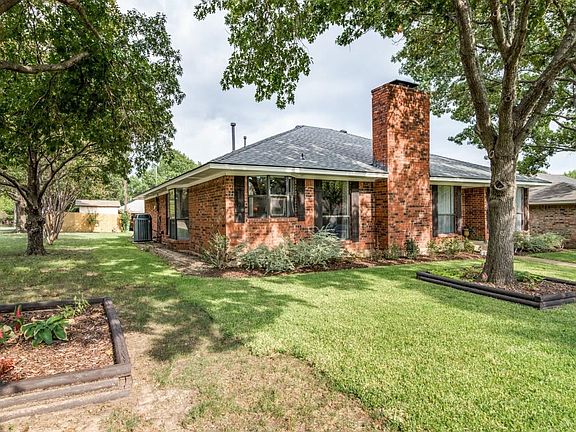 3rd image of 320 Gwendola Dr