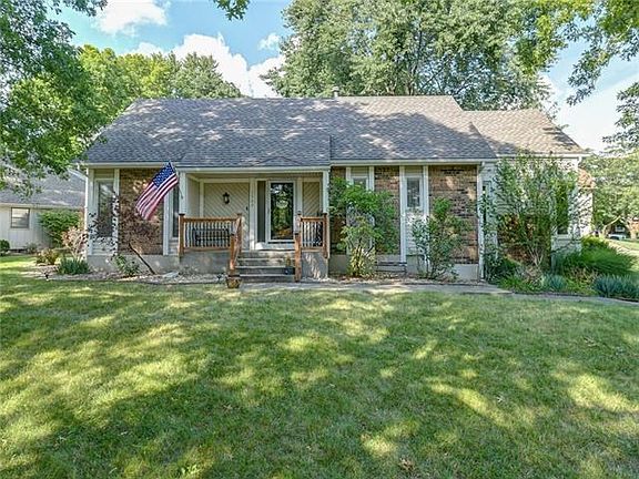 2nd image of 1500 NE Sunny Creek Ln