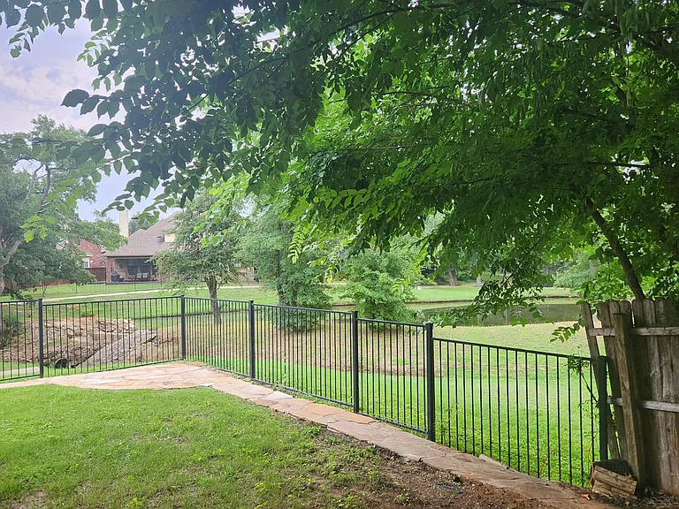 2410 Grizzly Run Ln — Photo 16