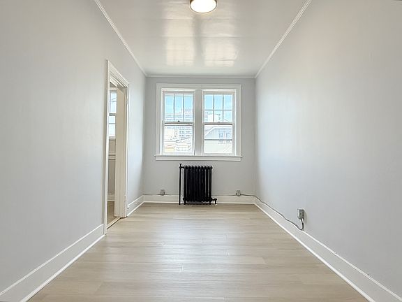 3rd image of 36 Hanna St W Unit 8