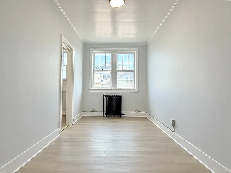 36 Hanna St W #8 — Photo 3