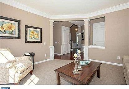4th image of 126 Borden Way