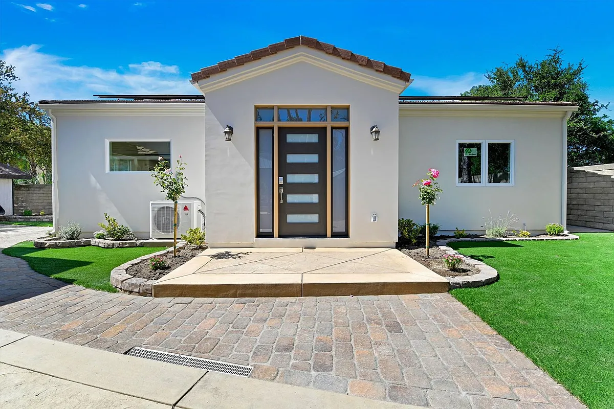 Building Photo - 4956A Vejar Dr