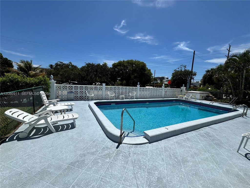1401 SE 7th Ave APT 15, photo 2