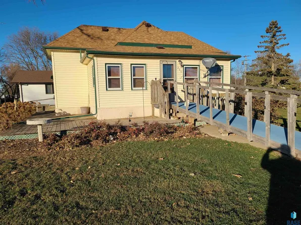 200 W 2nd St, Colton, SD 57018