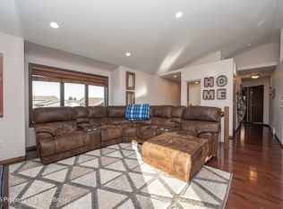618 16th Ave E, Dickinson, ND 58601