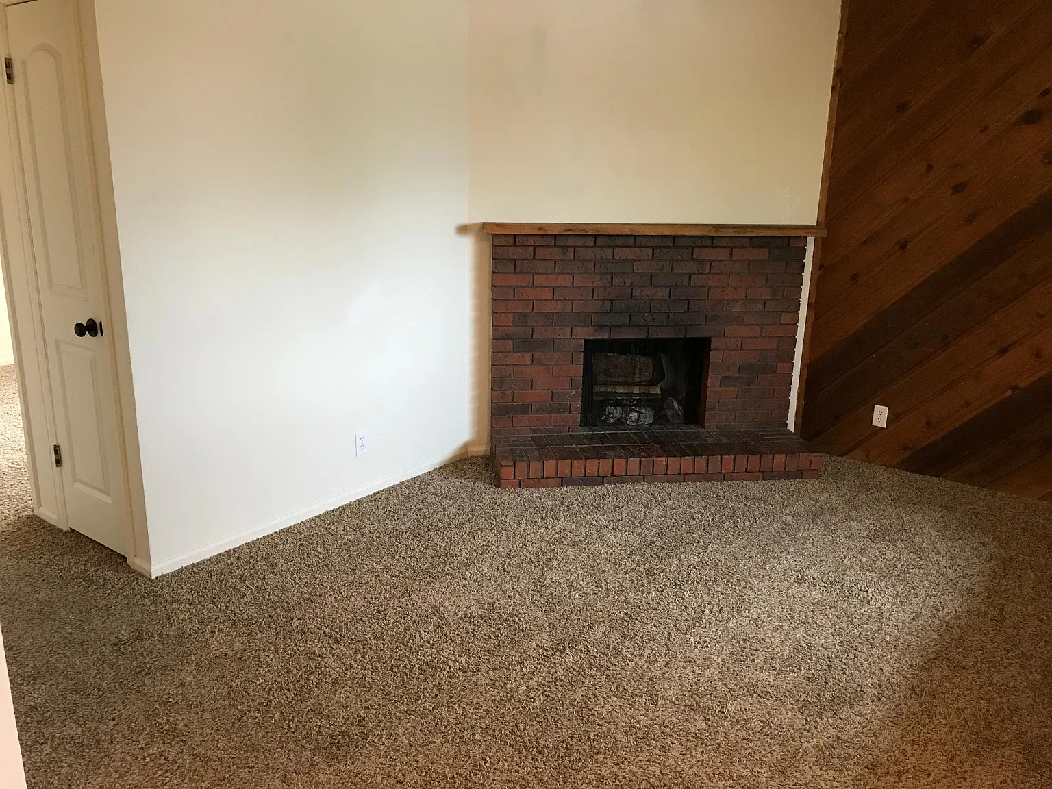 3 bed, 950 sqft, $1,300 — Photo 4