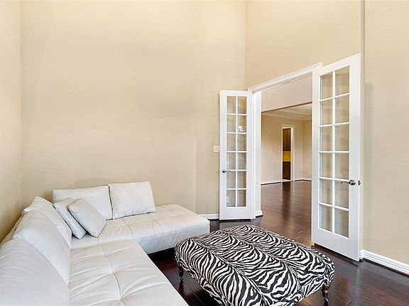 4th image of 5523 Camden Springs Ln
