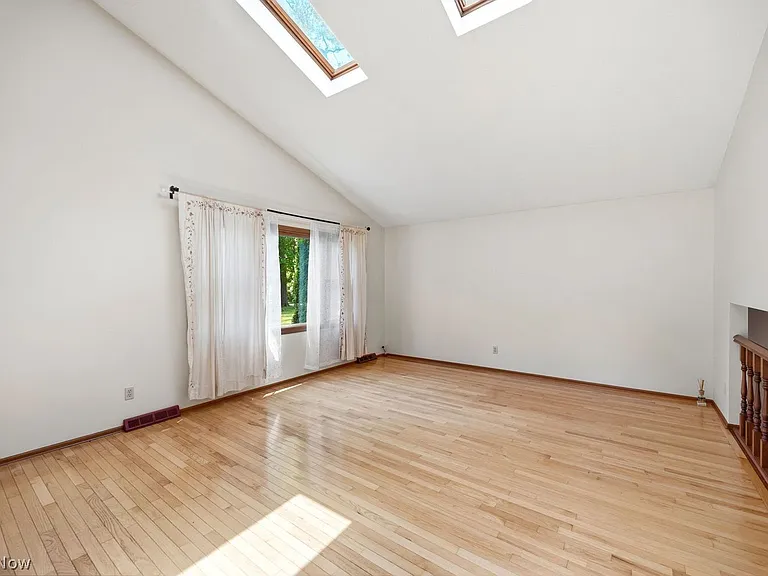 5034 Medhurst Ave — Photo 9