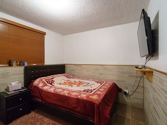 3rd image of 40 Evergreen Cir
