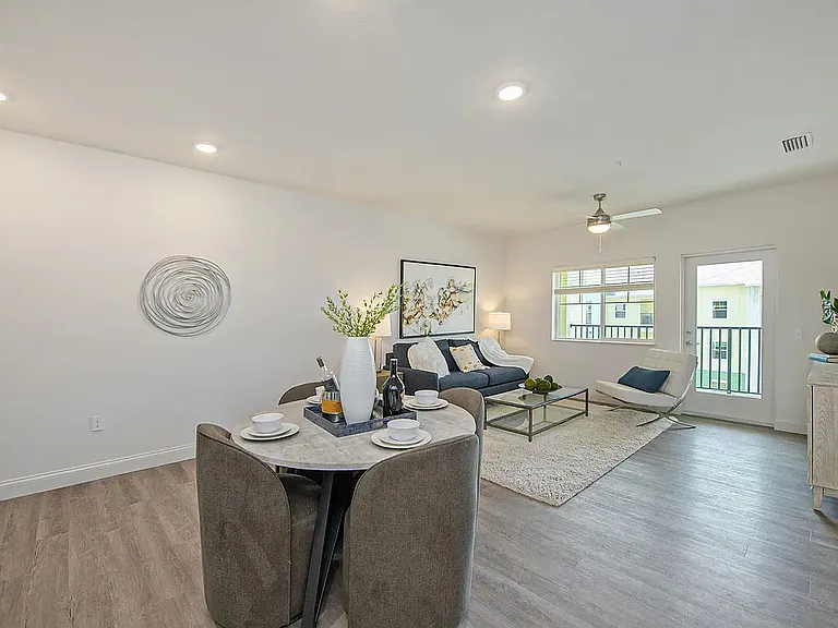 Grand Oak Apartments — Photo 34
