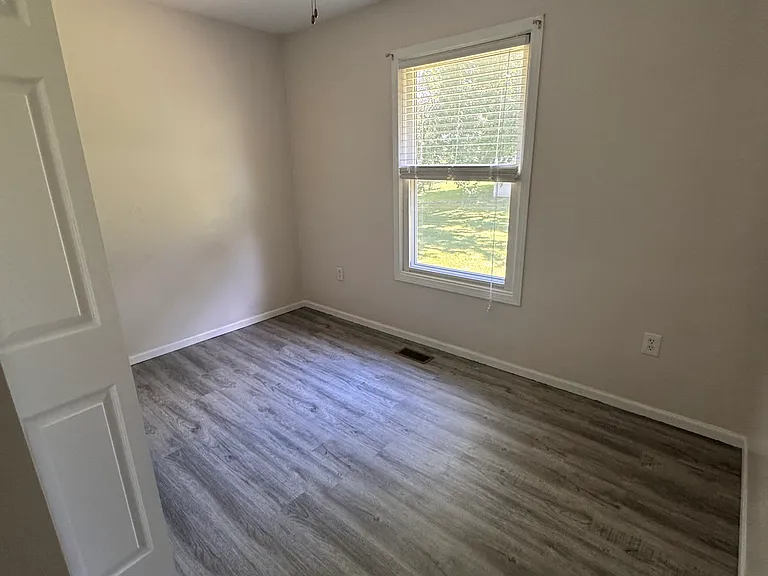 515 Valley View Dr — Photo 17
