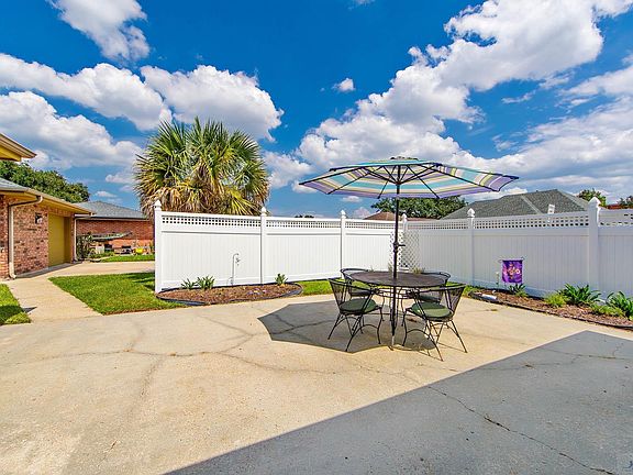 5th image of 202 S Moss Dr