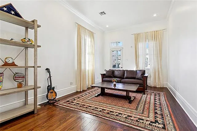4938 Laurel St — Photo 3