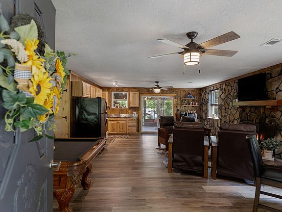 4th image of 200 Warren Ln