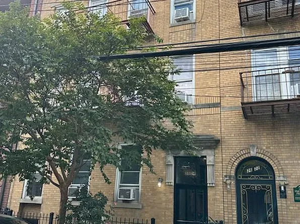 26-24 18th St #1, Astoria, NY 11102