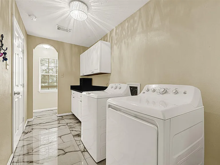 1111 Belaya Ln — Photo 15