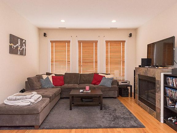 3rd image of 2451 N Clybourn Ave #Ua7