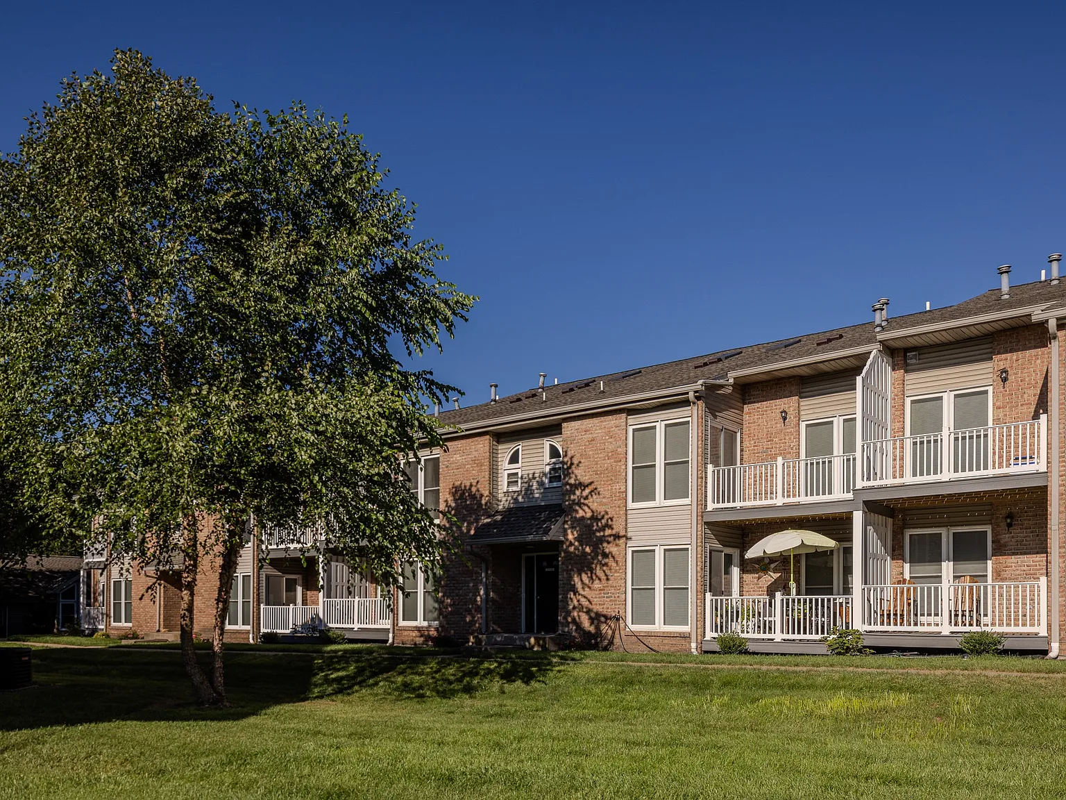 Brookfield Apartments — Photo 4