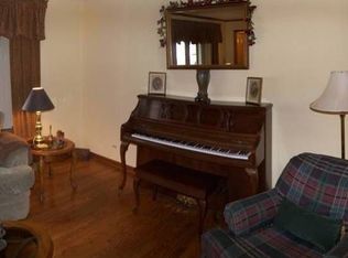 295 Terry Ln, Bloomingdale, IL 60108