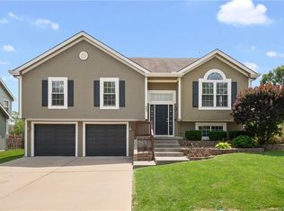 403 Wyndham Dr, Lansing, KS 66043